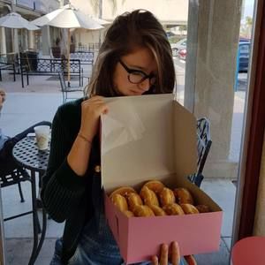 Meet your Posher, Viona